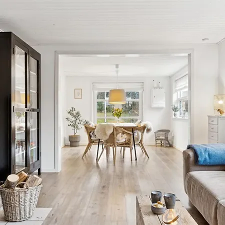 Dom wakacyjny Nayeli - 1-2km From The Sea By Interhome