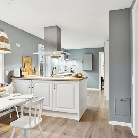 Dom wakacyjny Nayeli - 1-2km From The Sea By Interhome *